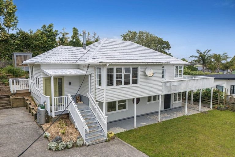 Photo of property in 10 St James Avenue, Helensville, 0800