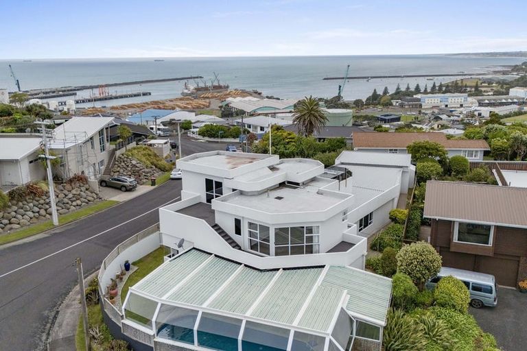 Photo of property in 2 Findlay Street, Moturoa, New Plymouth, 4310