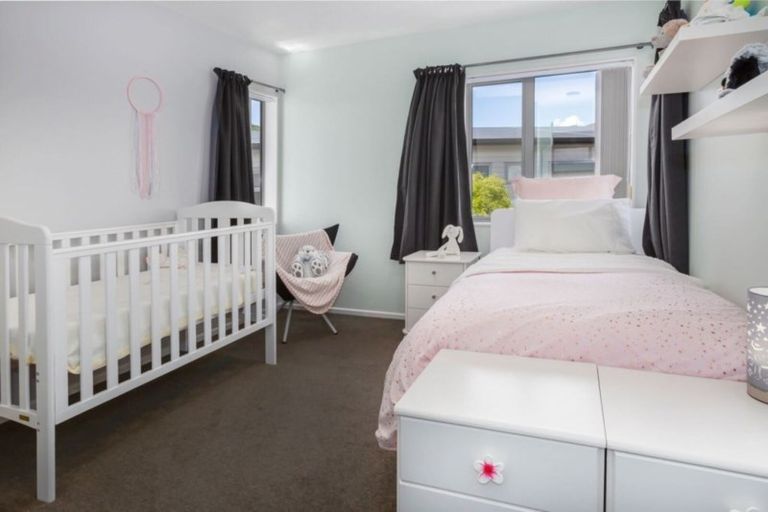 Photo of property in 6 Sumner Terrace, Aotea, Porirua, 5024