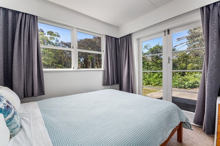 Photo of property in 4 Rangihiroa Street, Waikanae Beach, Waikanae, 5036