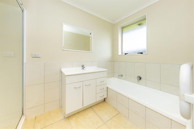 Photo of property in 23 Masters Place, Favona, Auckland, 2024