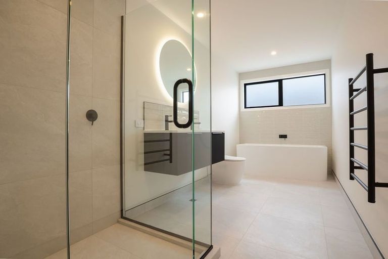 Photo of property in 19 Shelduck Road, Jacks Point, 9371