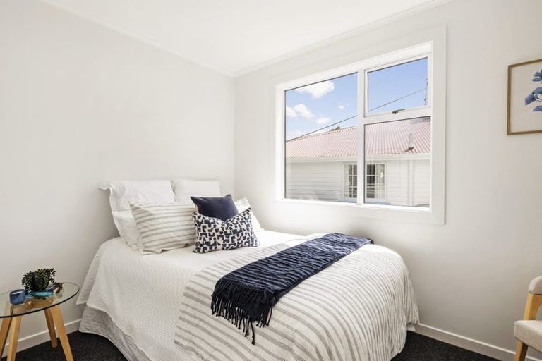 Photo of property in 36 Tio Tio Road, Miramar, Wellington, 6022