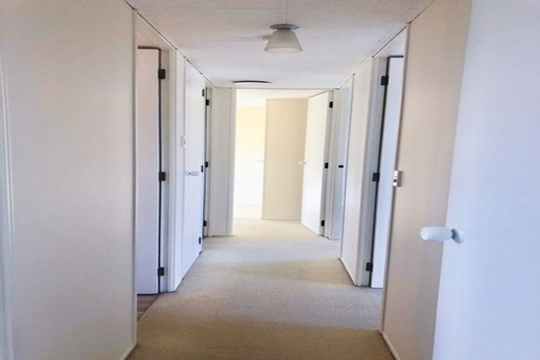 Photo of property in 2/21 Sarajevo Place, Massey, Auckland, 0614