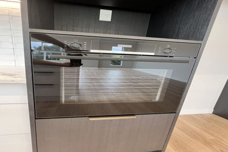 Photo of property in 23 Richard Hill Close, Fairview Heights, Auckland, 0632