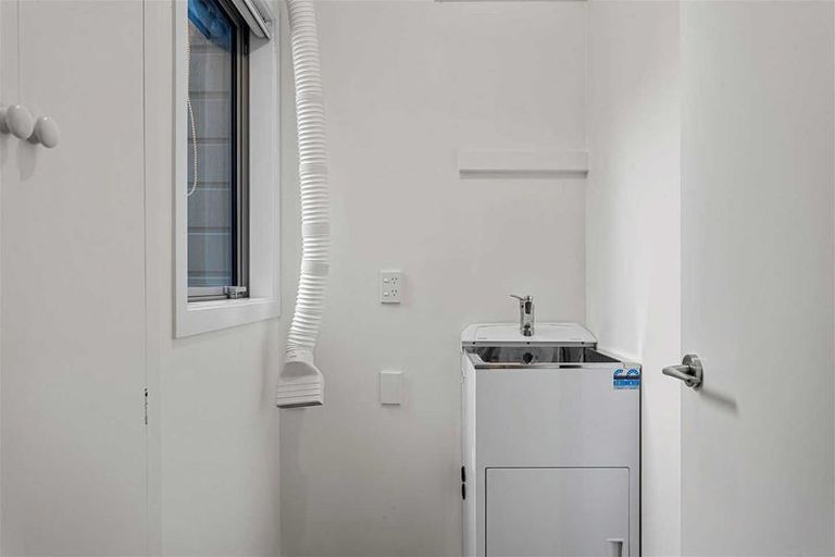 Photo of property in 4 Bridgemere Lane, Cracroft, Christchurch, 8022