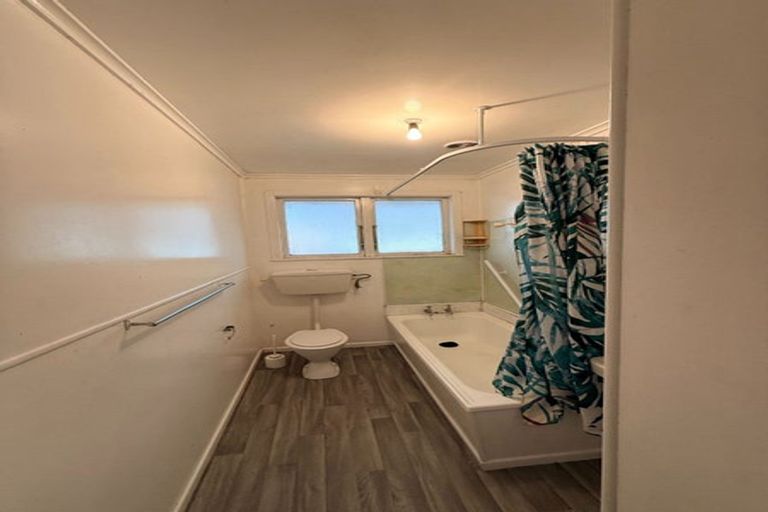 Photo of property in 83 Lincoln Road, Henderson, Auckland, 0610