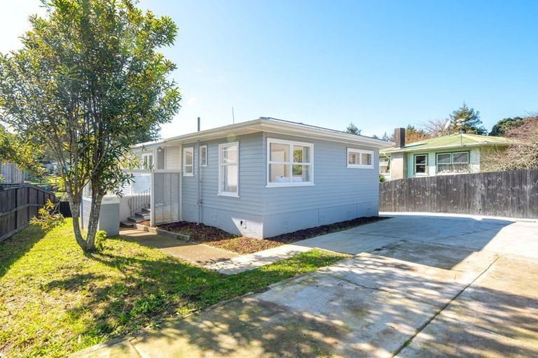 Photo of property in 117 Godley Road, Green Bay, Auckland, 0604