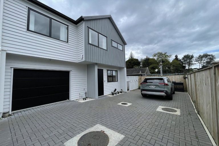 Photo of property in 8d Blyton Lane, Pakuranga Heights, Auckland, 2010
