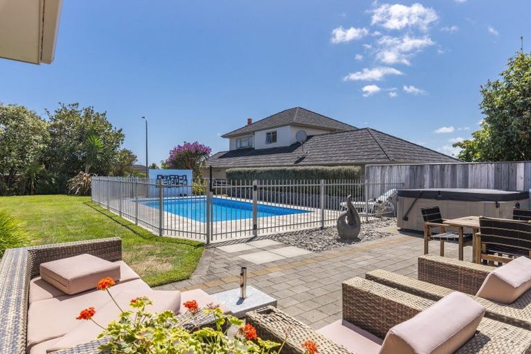 Photo of property in 12 Regent Drive, Paraparaumu Beach, Paraparaumu, 5032