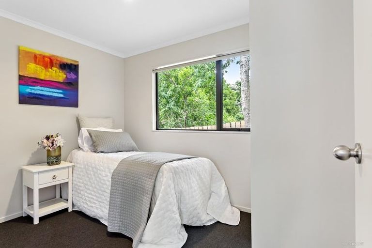 Photo of property in 28 Cedar Heights Avenue, Massey, Auckland, 0614