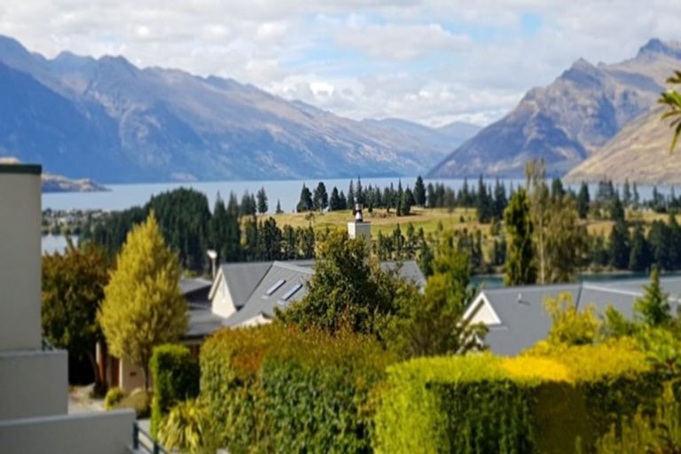 Photo of property in 10a Salmond Place, Queenstown, 9300