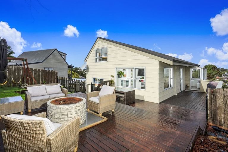 Photo of property in 1/28 Glen Vista Place, Bayview, Auckland, 0629