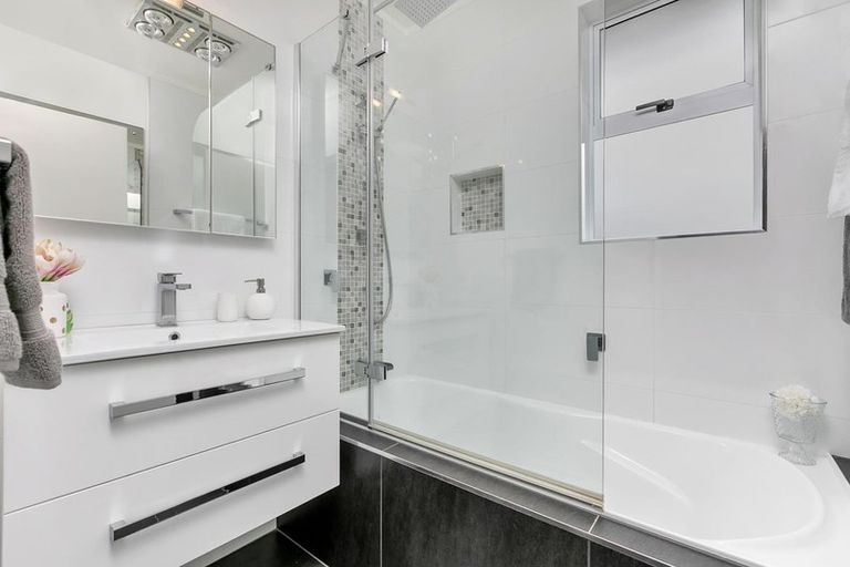 Photo of property in 16 Patts Avenue, Glendene, Auckland, 0602