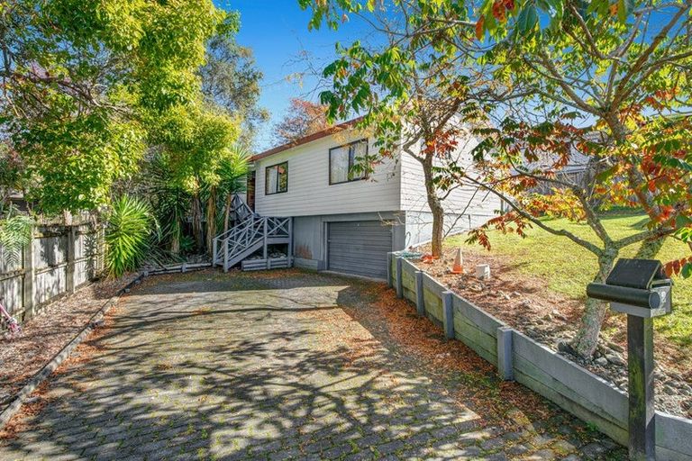 Photo of property in 12 Thalia Place, Totara Vale, Auckland, 0629