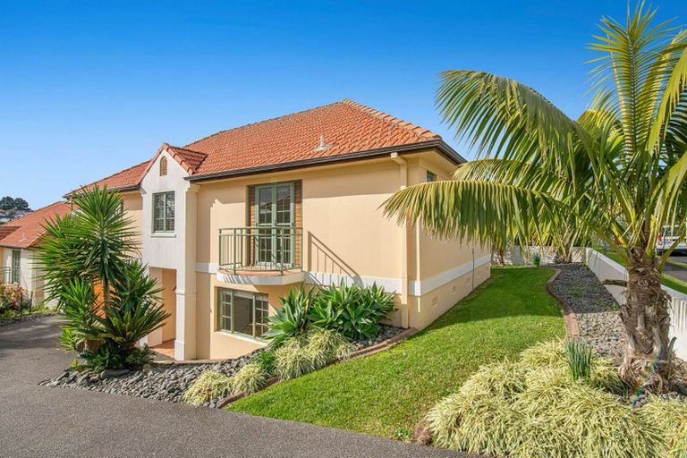 Photo of property in 24 Parkwood Crescent, Gulf Harbour, Whangaparaoa, 0930