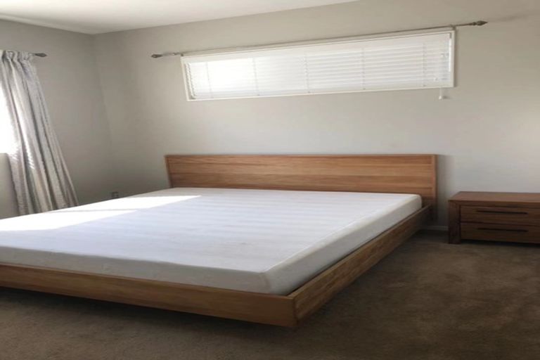 Photo of property in 16 Mural Place, Greenhithe, Auckland, 0632