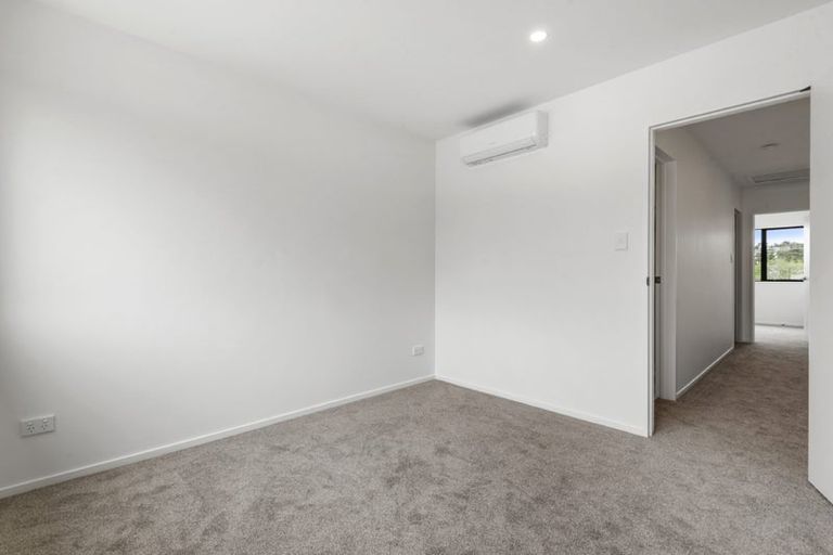 Photo of property in 8/94 Godley Road, Green Bay, Auckland, 0604