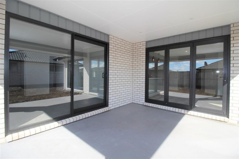 Photo of property in 21 Kaurinui Crescent, One Tree Point, 0118