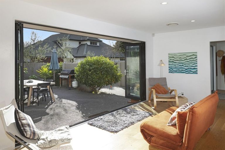 Photo of property in 169 Memorial Avenue, Burnside, Christchurch, 8053