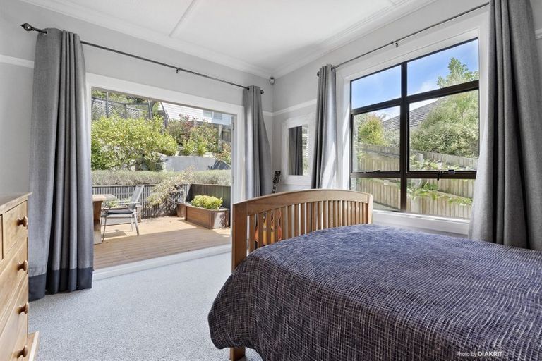 Photo of property in 62 Nicholson Road, Khandallah, Wellington, 6035