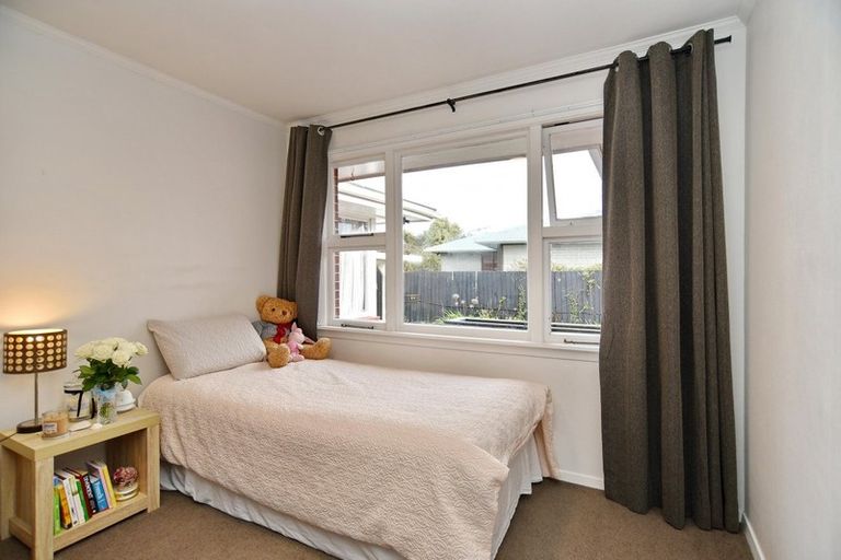 Photo of property in 321 Lake Terrace Road, Shirley, Christchurch, 8061