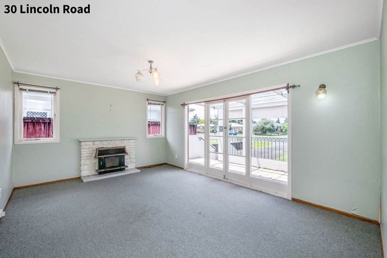 Photo of property in 30 Lincoln Road, Henderson, Auckland, 0610