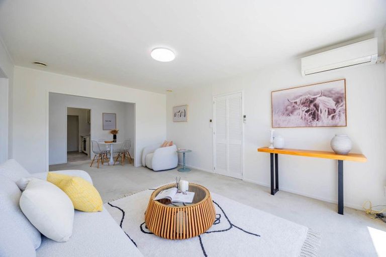 Photo of property in 2/89 Diana Drive, Glenfield, Auckland, 0627