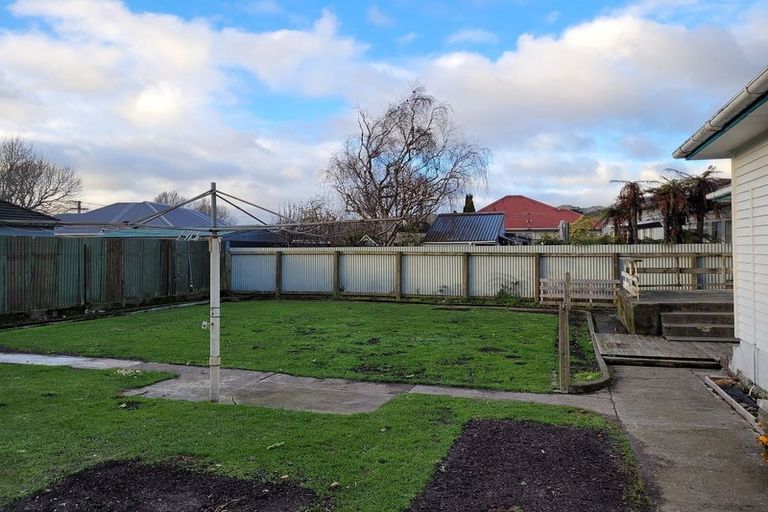 Photo of property in 33 Naenae Road, Naenae, Lower Hutt, 5011