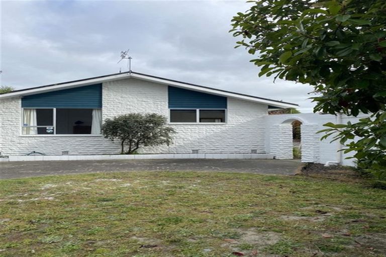 Photo of property in 10 Glen Place, Parklands, Christchurch, 8083
