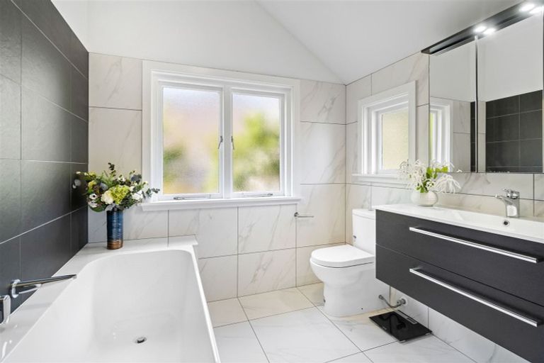 Photo of property in 56 Dyers Pass Road, Cashmere, Christchurch, 8022