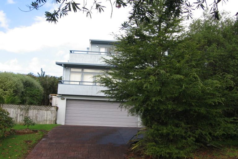 Photo of property in 1 Trident Place, Shelly Park, Auckland, 2014
