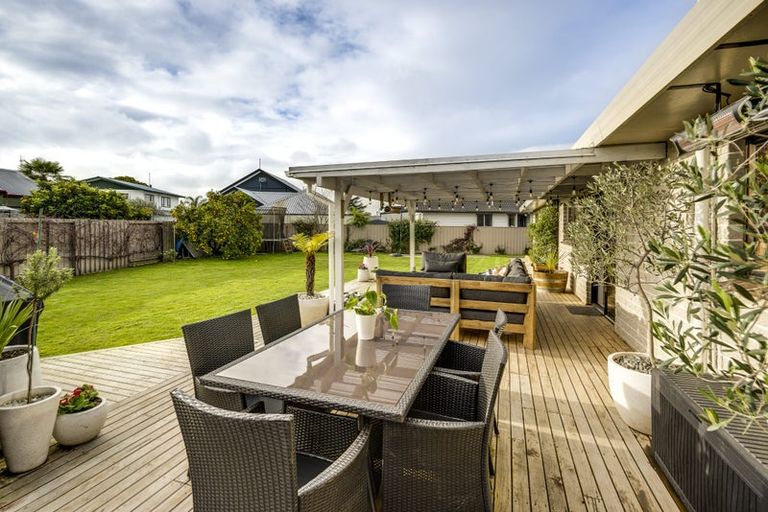 Photo of property in 4 Hetley Crescent, Taradale, Napier, 4112