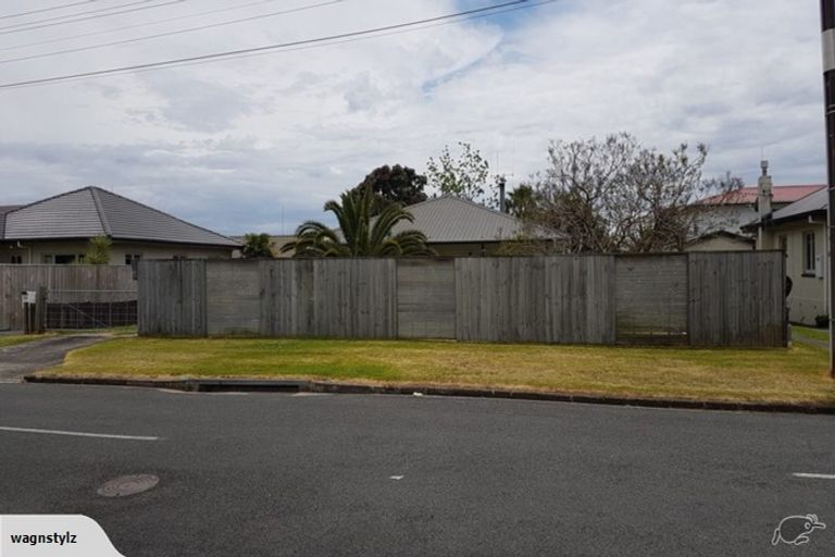 Photo of property in 43 Ngatai Road, Otumoetai, Tauranga, 3110