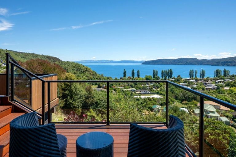 Photo of property in 35 Peregrine Place, Kinloch, Taupo, 3377