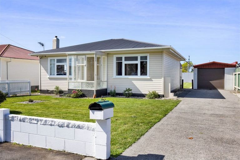 Photo of property in 84 Broadway, Waitara, 4320