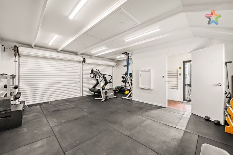 Photo of property in 21 Jasmine Grove, Maungaraki, Lower Hutt, 5010