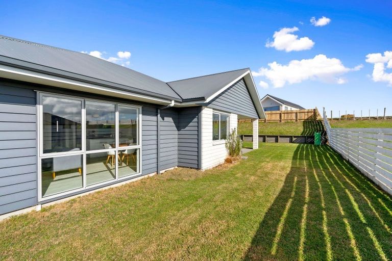 Photo of property in 76 Stace Hopper Drive, One Tree Point, 0118