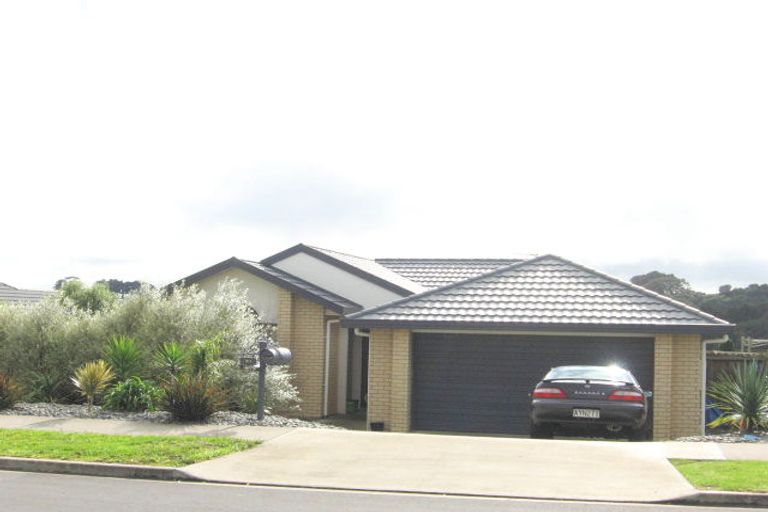 Photo of property in 50 Mt Lebanon Crescent, The Gardens, Auckland, 2105