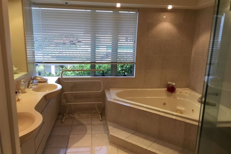 Photo of property in 32 Whitby Crescent, Mairangi Bay, Auckland, 0630