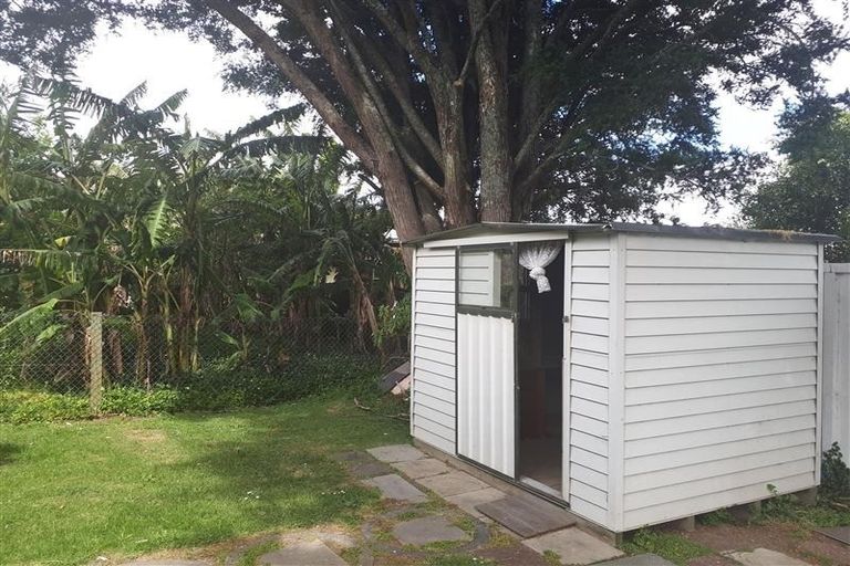 Photo of property in 2/290 Wairau Road, Glenfield, Auckland, 0629