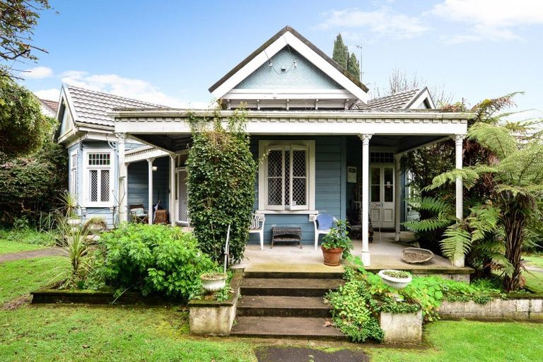 Photo of property in 50 Forest Lake Road, Forest Lake, Hamilton, 3200