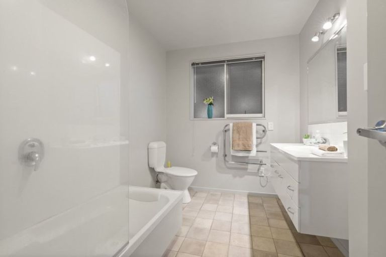 Photo of property in 2/10 Foley Place, Torbay, Auckland, 0632