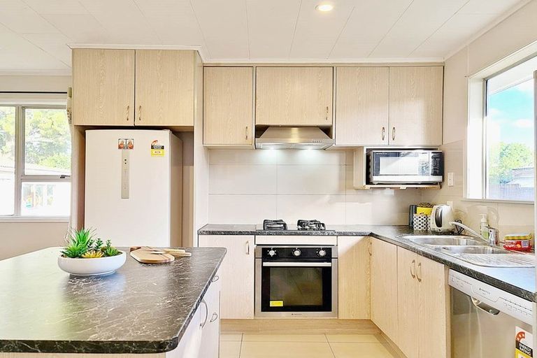 Photo of property in 27 Sandrine Avenue, Clover Park, Auckland, 2019