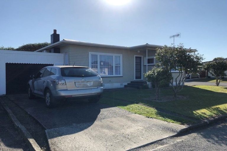 Photo of property in 8 Windsor Place, Levin, 5510