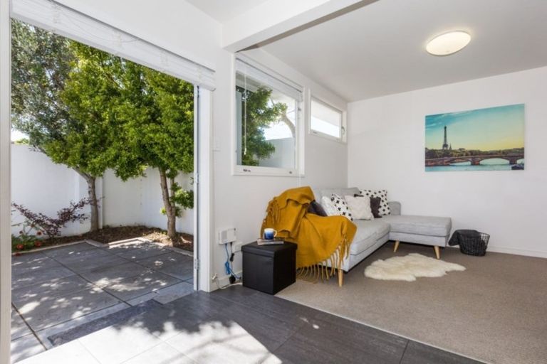 Photo of property in 138d Charles Street, Westshore, Napier, 4110