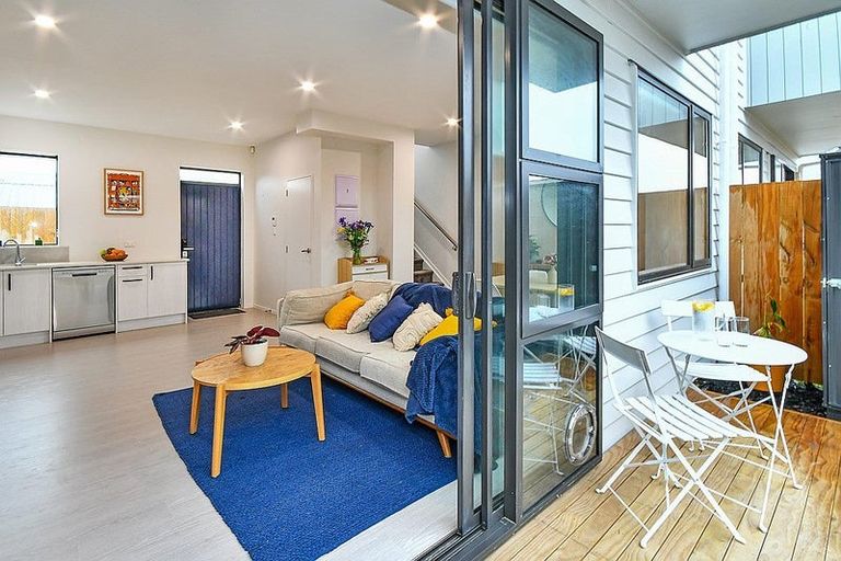 Photo of property in 69c Astley Avenue, New Lynn, Auckland, 0600