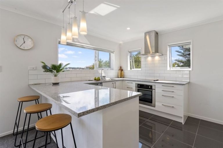 Photo of property in 17 Thomas Avenue, Te Atatu Peninsula, Auckland, 0610