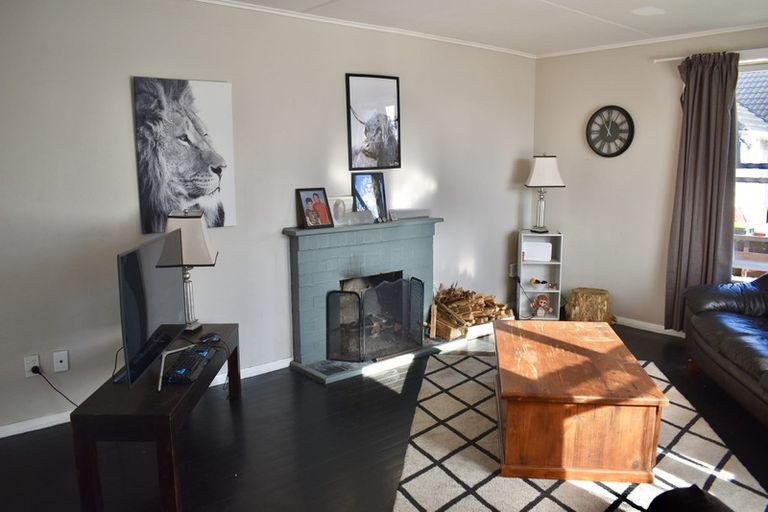 Photo of property in 10 Temuera Street, Otaki, 5512