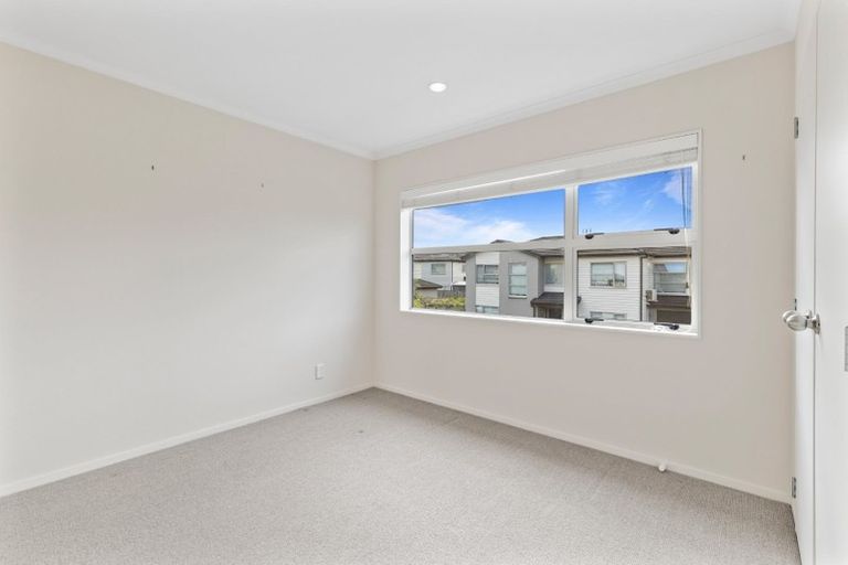 Photo of property in 5 Reno Way, Flat Bush, Auckland, 2016